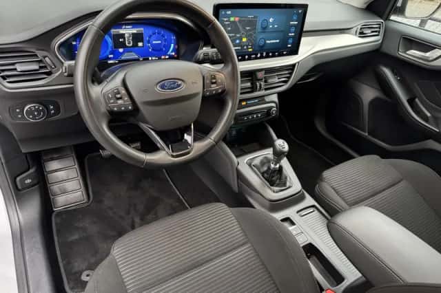 Ford Focus (2022) thumbnail 10