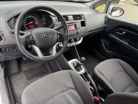 Kia Rio (2014) thumbnail 10