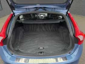 Volvo V60 (2015) thumbnail 23
