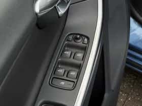 Volvo V60 (2015) thumbnail 24