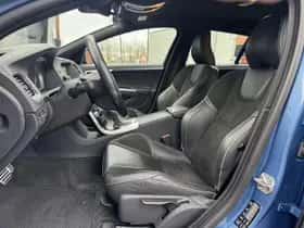 Volvo V60 (2015) thumbnail 9