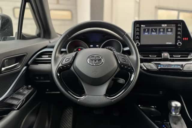 Toyota C-HR (2021) thumbnail 14