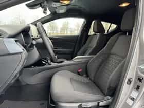 Toyota C-HR (2021) thumbnail 9