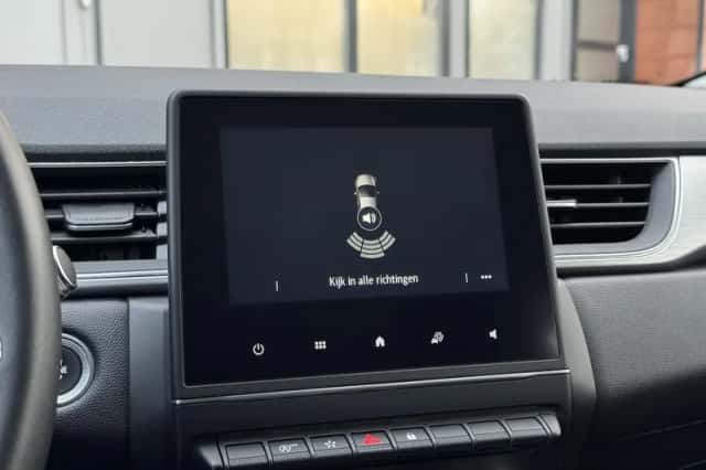 Renault Captur (2020) thumbnail 17