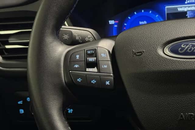 Ford Kuga (2022) thumbnail 13