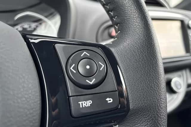 Toyota Yaris (2019) thumbnail 16
