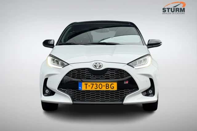 Toyota Yaris (2023) thumbnail 2