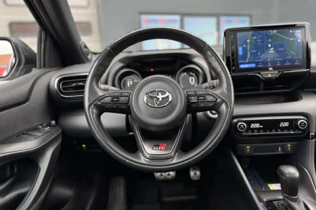 Toyota Yaris (2023) thumbnail 15
