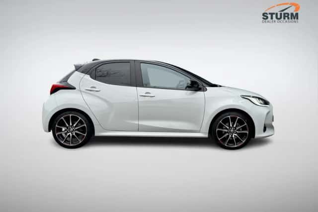 Toyota Yaris (2023) thumbnail 3