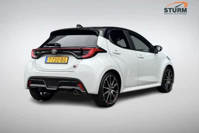 Toyota Yaris (2023) thumbnail 4