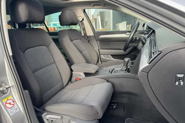 Volkswagen Passat (2021) thumbnail 11