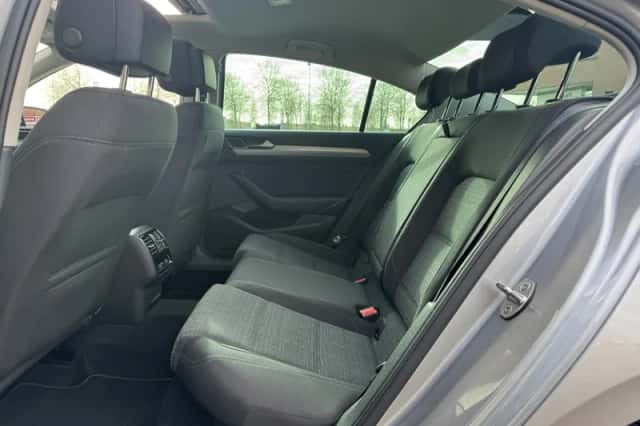 Volkswagen Passat (2021) thumbnail 12