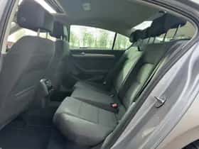 Volkswagen Passat (2021) thumbnail 12