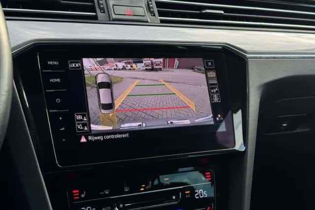 Volkswagen Passat (2021) thumbnail 17
