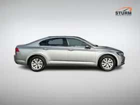 Volkswagen Passat (2021) thumbnail 3