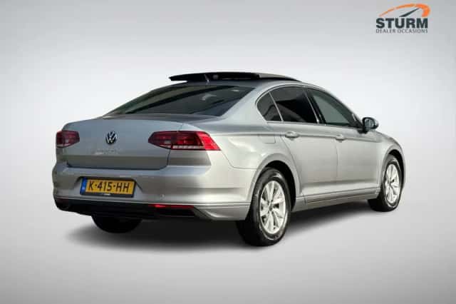 Volkswagen Passat (2021) thumbnail 4