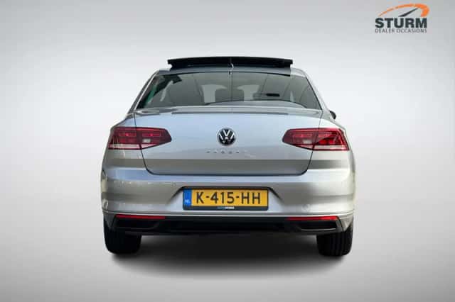 Volkswagen Passat (2021) thumbnail 5