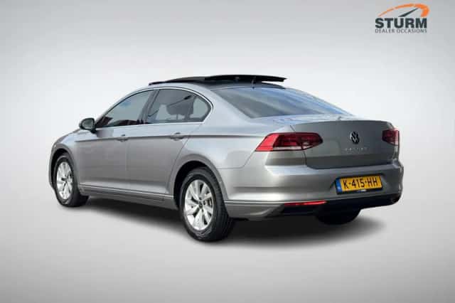 Volkswagen Passat (2021) thumbnail 6