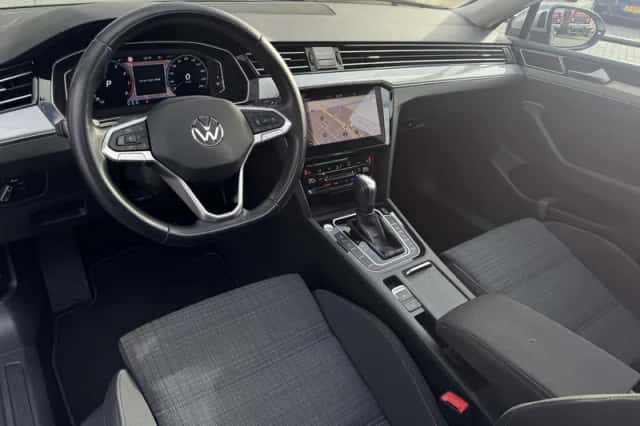 Volkswagen Passat (2021) thumbnail 10