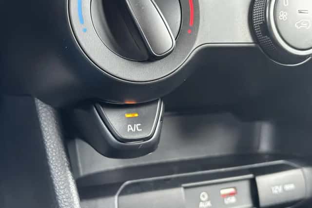Kia Picanto (2017) thumbnail 19