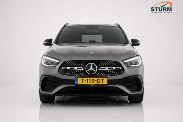 Mercedes-Benz GLA (2023) thumbnail 2