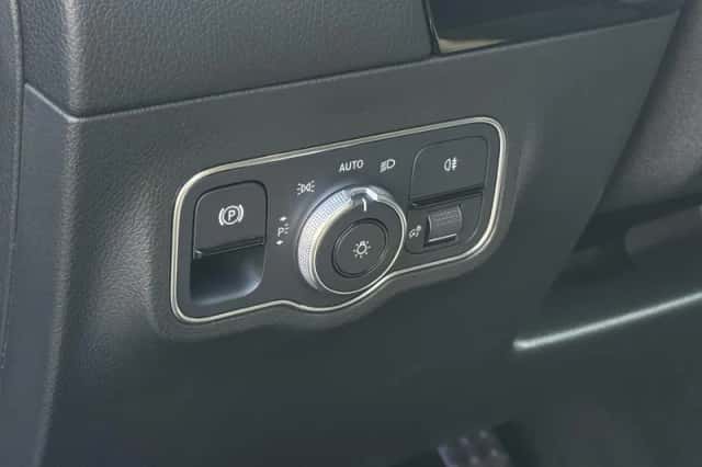 Mercedes-Benz GLA (2023) thumbnail 24