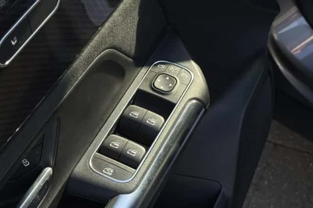Mercedes-Benz GLA (2023) thumbnail 25