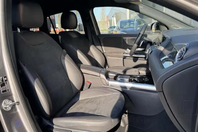 Mercedes-Benz GLA (2023) thumbnail 9