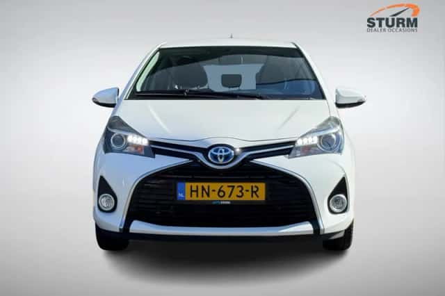 Toyota Yaris (2015) thumbnail 2