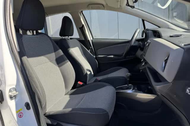 Toyota Yaris (2015) thumbnail 11