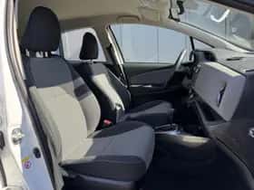 Toyota Yaris (2015) thumbnail 11