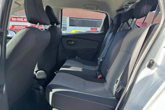 Toyota Yaris (2015) thumbnail 12