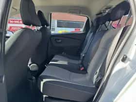 Toyota Yaris (2015) thumbnail 12