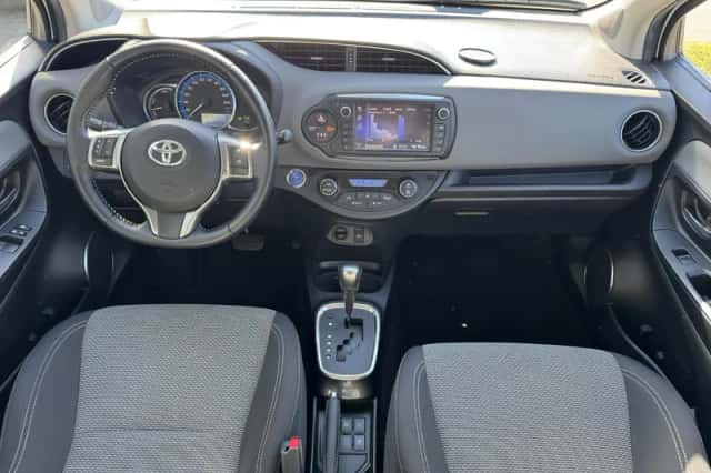 Toyota Yaris (2015) thumbnail 13