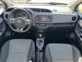 Toyota Yaris (2015) thumbnail 13