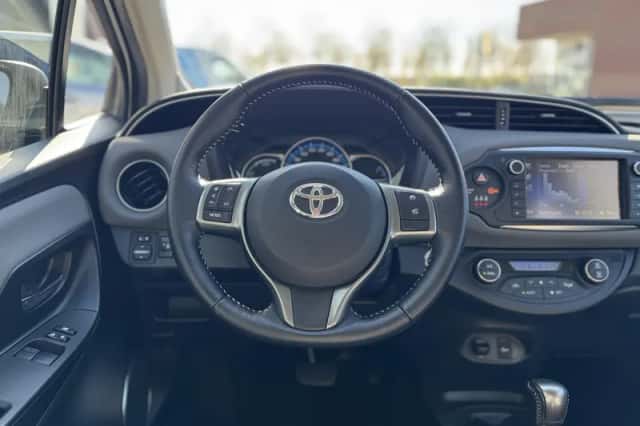Toyota Yaris (2015) thumbnail 14