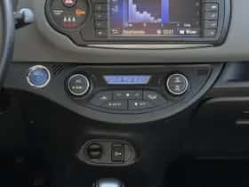 Toyota Yaris (2015) thumbnail 18