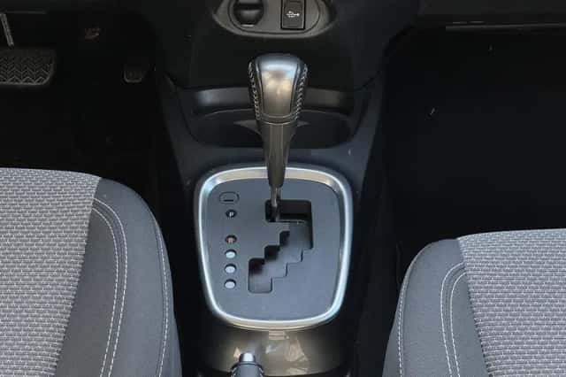 Toyota Yaris (2015) thumbnail 19