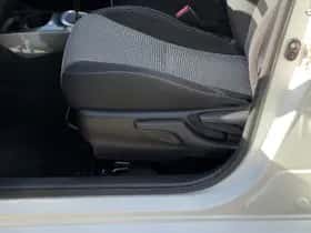 Toyota Yaris (2015) thumbnail 23