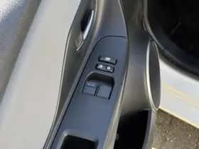 Toyota Yaris (2015) thumbnail 24