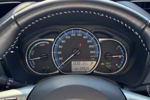 Toyota Yaris (2015) thumbnail 25