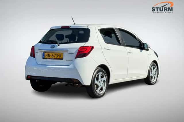 Toyota Yaris (2015) thumbnail 4