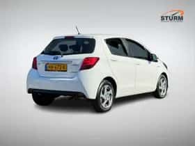 Toyota Yaris (2015) thumbnail 4