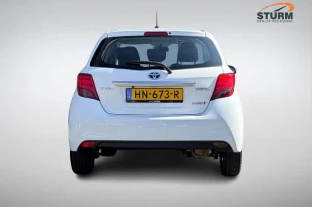 Toyota Yaris (2015) thumbnail 5