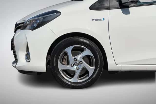 Toyota Yaris (2015) thumbnail 8