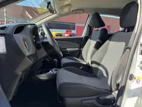 Toyota Yaris (2015) thumbnail 9