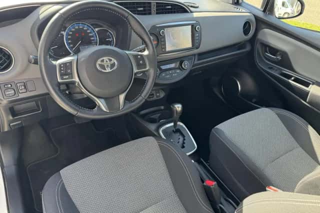 Toyota Yaris (2015) thumbnail 10
