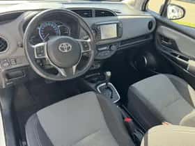 Toyota Yaris (2015) thumbnail 10
