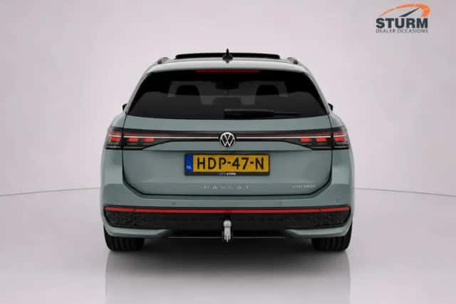 Volkswagen Passat (2025) thumbnail 5