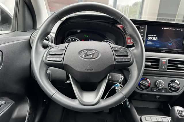 Hyundai i10 (2023) thumbnail 13
